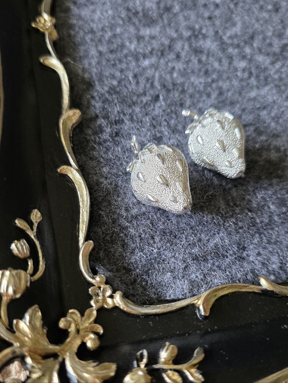 Vintage Sarah Coventry Strawberry lce Silver Tone Clip-On Earrings